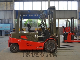 中国叉车和高空作业乐竞体育·乐竞官方网站-乐竞体育(中国)租赁市场蓄势待发